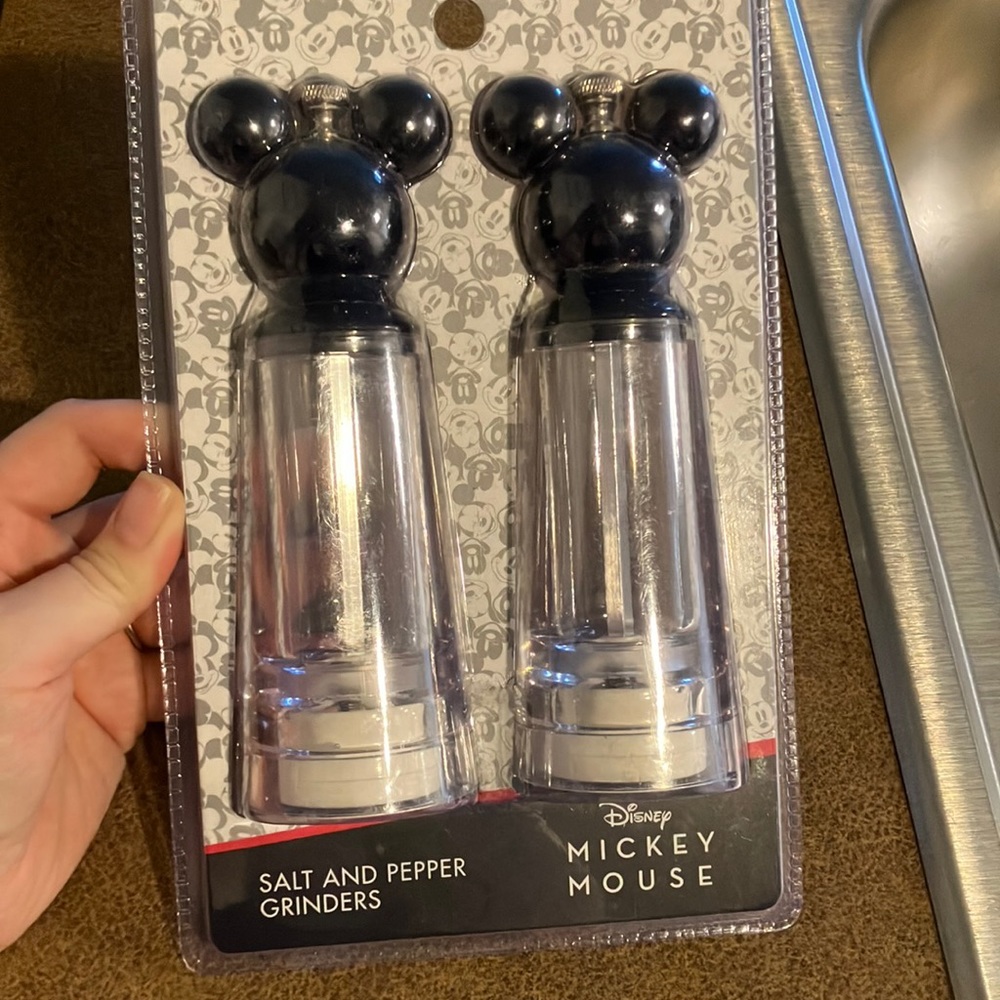 Disney, Mickey salt and pepper grinders